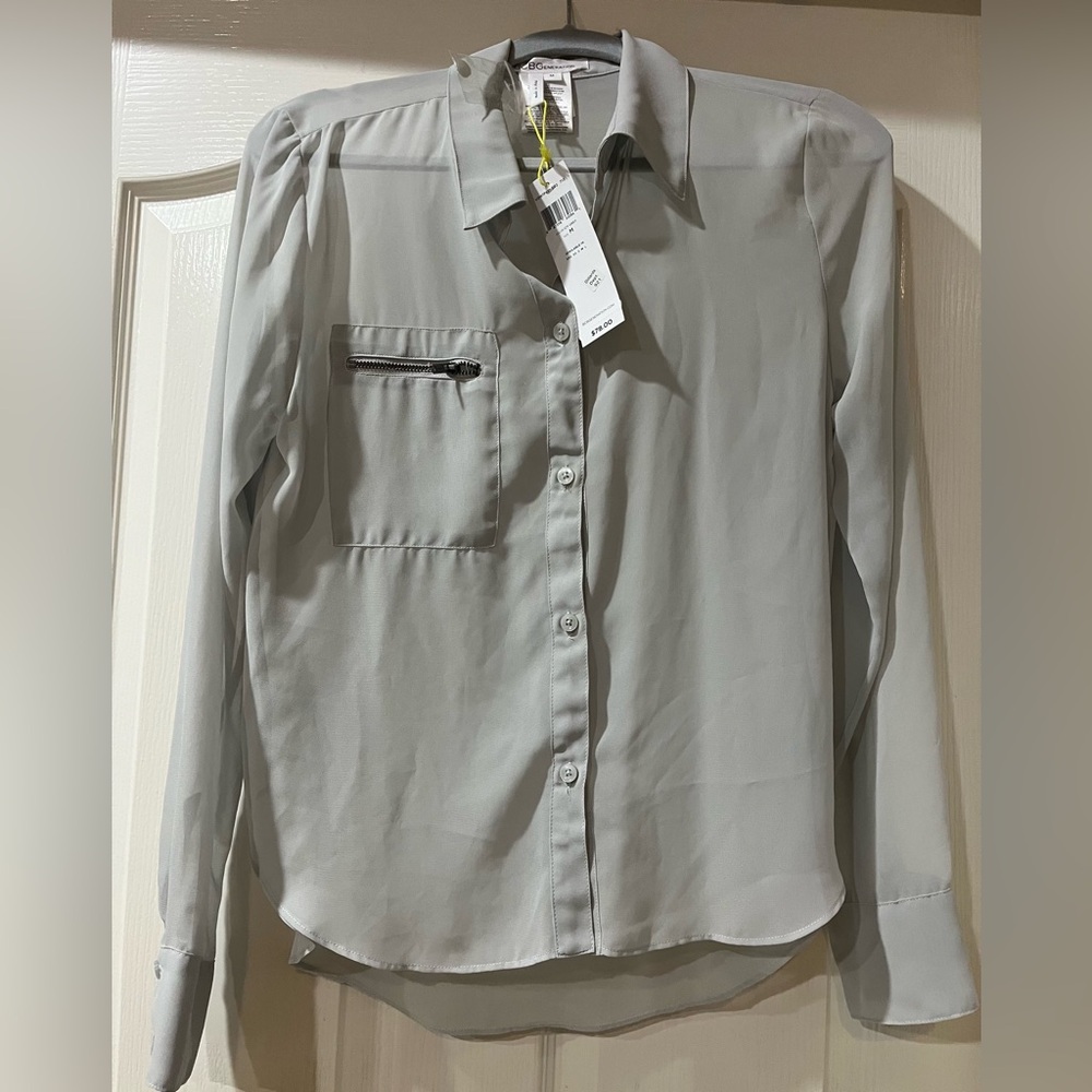 New Women’s shear long sleeves, button up grey blouse. BCBG medium.